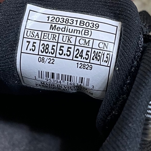 NWT Women's Brooks Levitate 6 Black/Blackened Pearl Running Sneaker (Size 7.5) - Picture 9 of 11